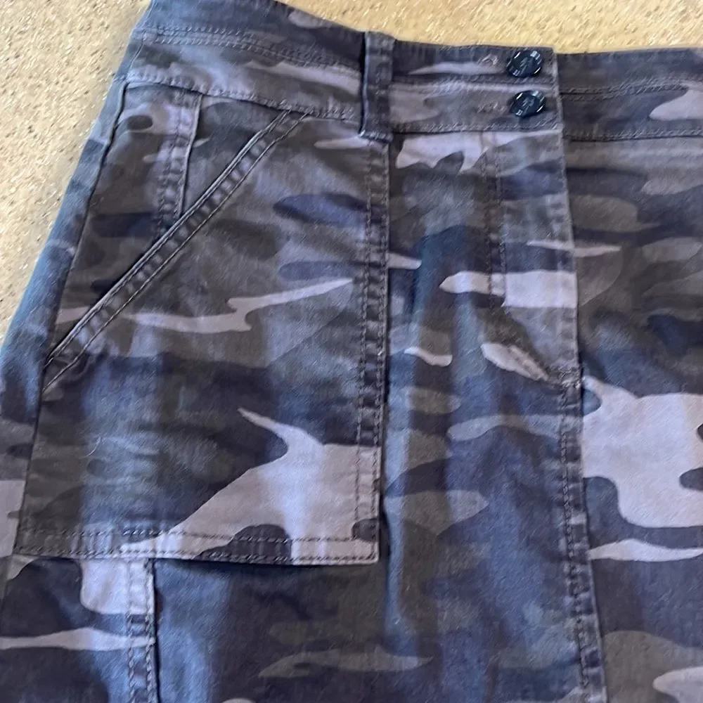 LOFT gray black camouflage print pencil skirt sz 2